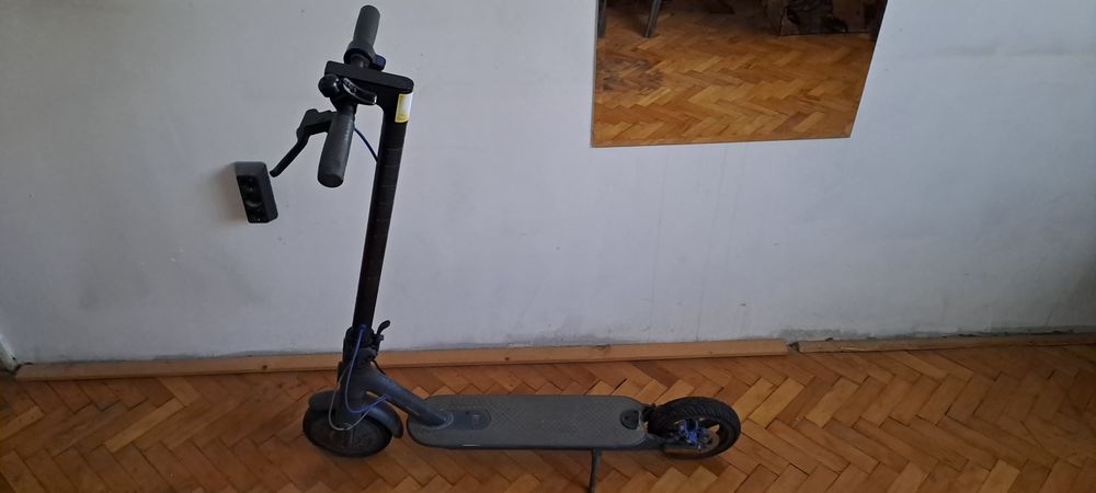 Тротинетка Xiaomi Mi 3 с нужда от нова батерия или за части.