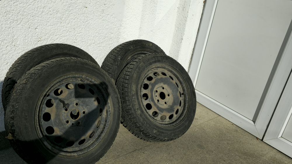 Vând roți VW R16 cu anvelope de iarnă
