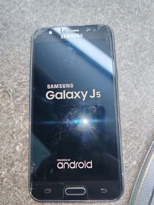 Telefon Samsung J5