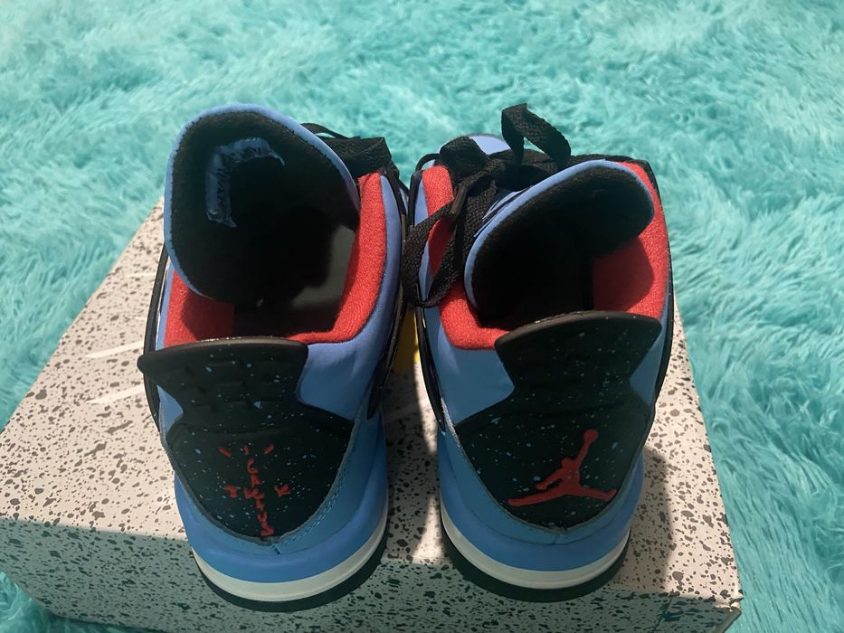 Jordan 4 Retro x Travis Scott
