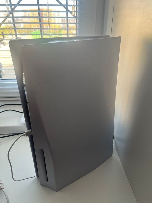 Продается Playstation 5 ( 2 джостика )