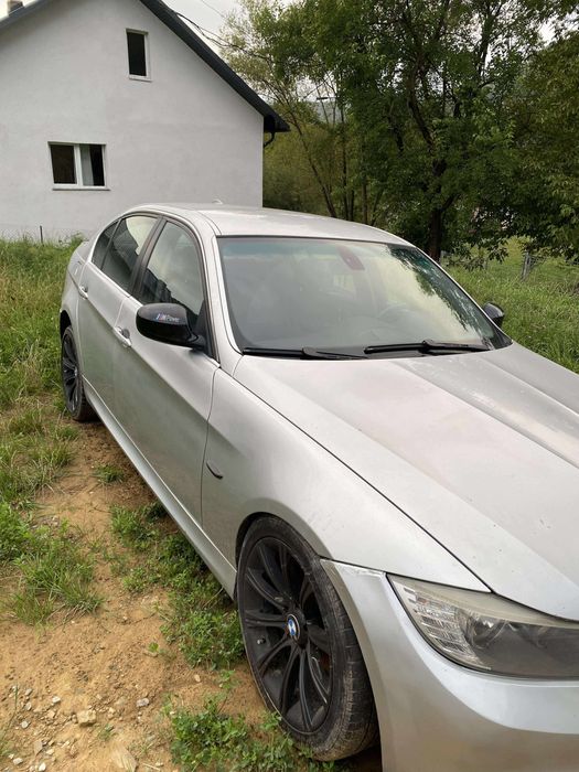 Vand BMW E90 pentru dezmebrare sau pt reparare,masina detine acte