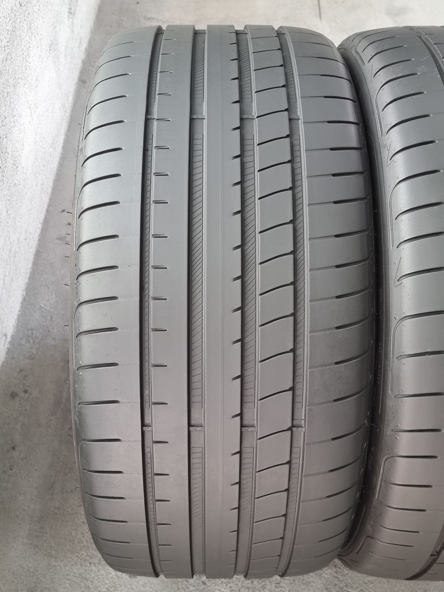 255/35/19 Goodyear 2Броя: 250лв 6мм
