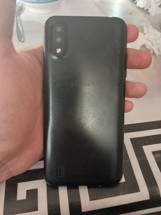 Продаю самсунг а 01