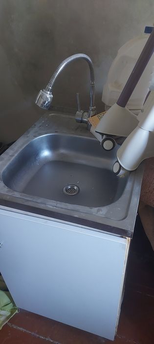 Мойка кухонная с краном