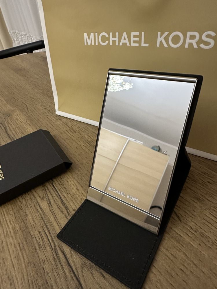 Козметично огледало Michael Kors!Ново!