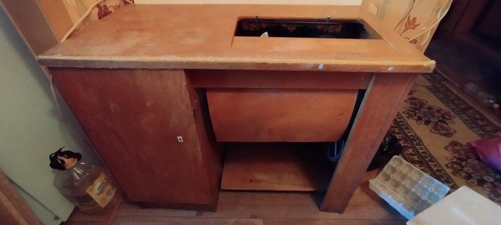 Швейная машинка ножная