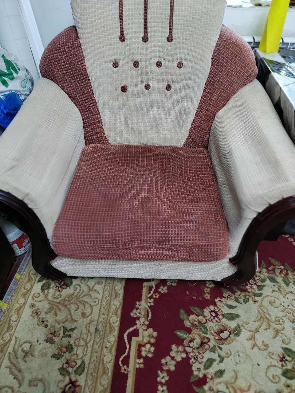 Продам диван и 2 кресла+ раскладной столик