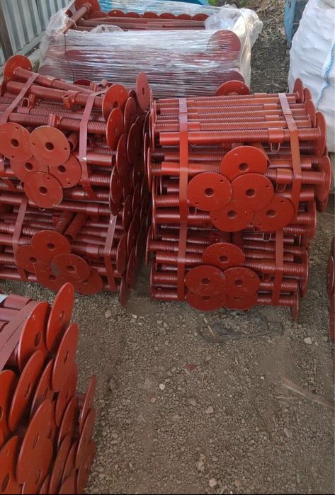 Винтови пети за скеле