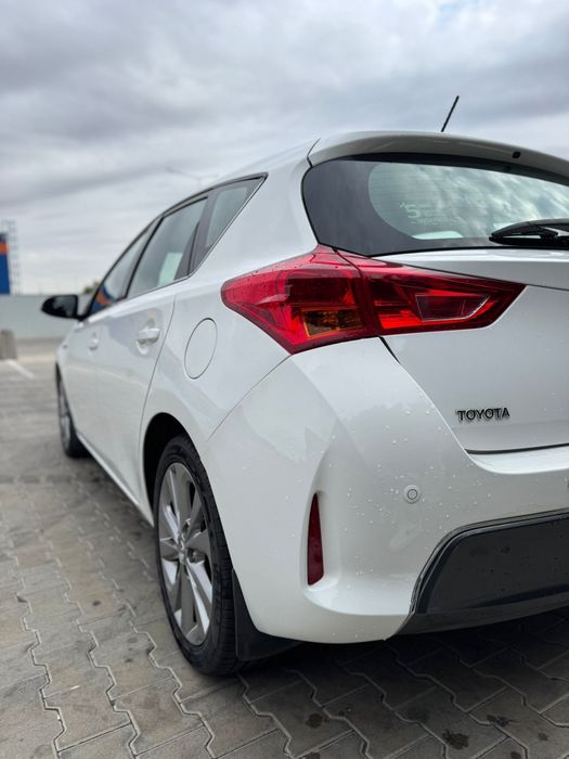 Toyota Auris , hibrid , 86.000 km , 2015