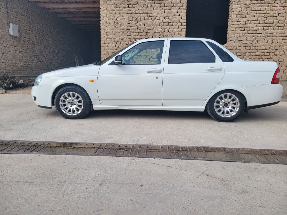 Lada priora. Yili 2010. Probeg 215000 km. Horati yaxshi