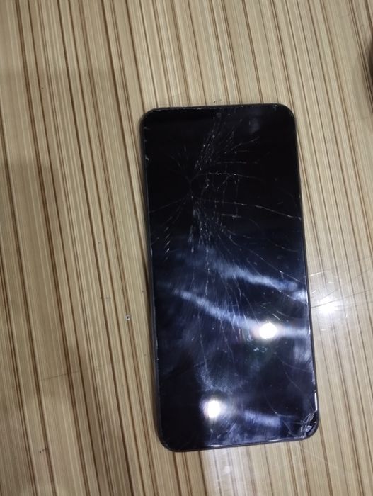 Redmi 9 ayibi ekrani singan lekin ishlaydi