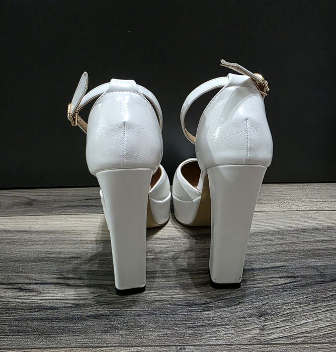 Pantofi stiletto cu platformă