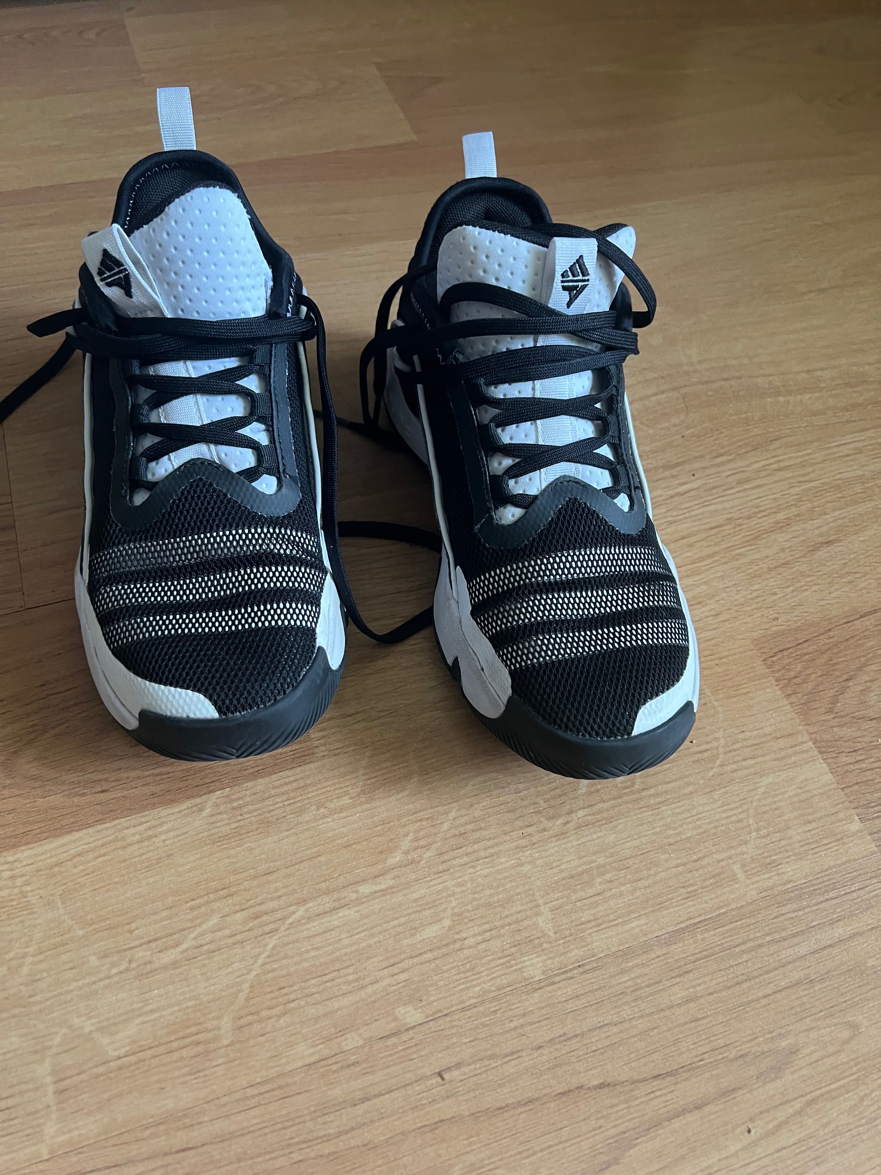 Маратонки ADIDAS PERFORMANCE Обувки Trae Unlimited 35 номер Като нови!