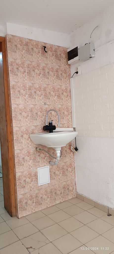 Дава се под наем Магазин в с. Лозен, Област София-град - 34 кв.м за 102 € - Снимка #2