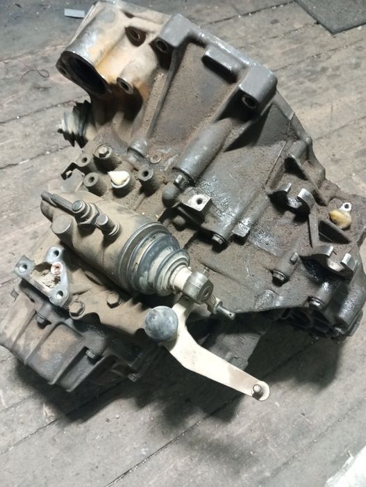 Продам Кпп коробка механика Тойота  Авенсис 1999 год