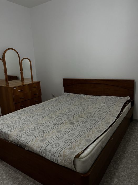 Продам кровать в спальную