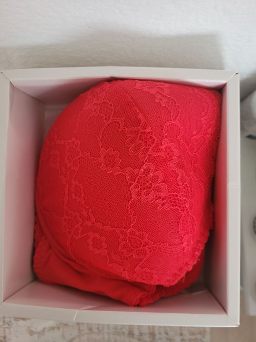 Sutien rosu 90B nepurtat