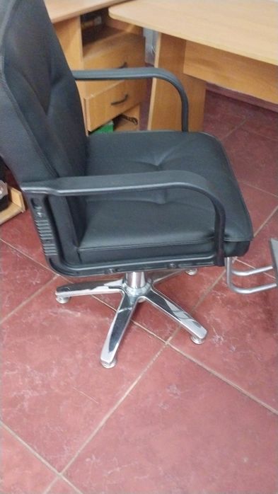 кресло партнёра в идеальном состояние