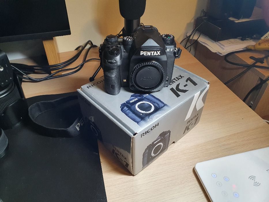 Vand Pentax K1 foarte putin folosit 5300 de cadre + alte obiective