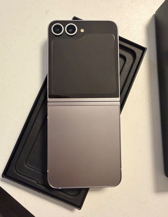 * Перфектен * Z flip 6 silver shadow 256 GB