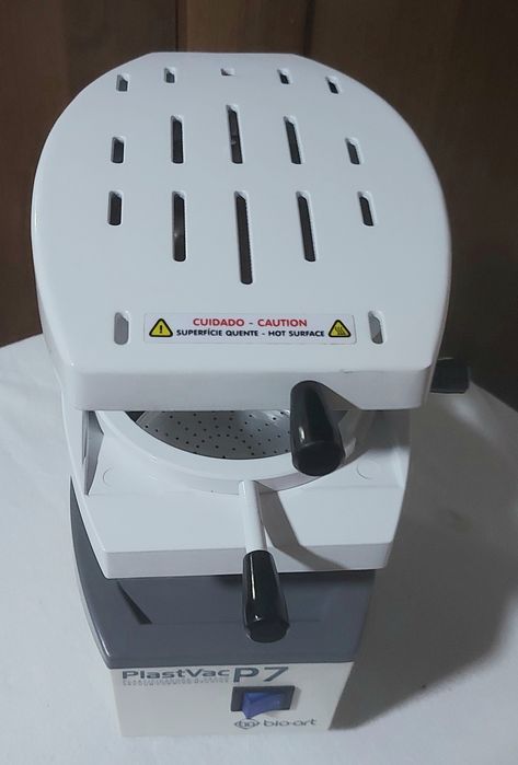 Plast Vac P7 – aparat vacuum dentar