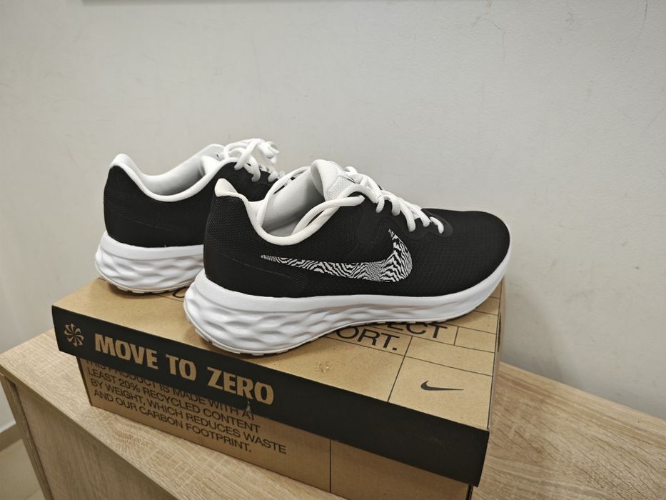 Дамски спортни маратонки Nike