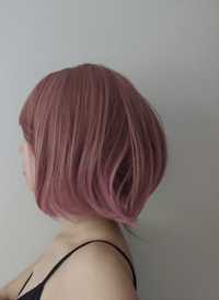 Розовый парик каре