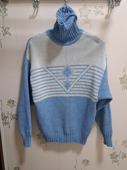 Женские тёплые вещи
Свитера по 75000 за каждую
Водолазка 55000
Юбка