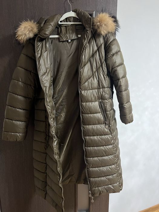 Geaca. Gluga are blana naturala