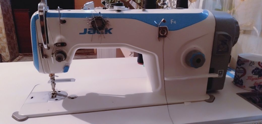 Промышленная швейная машина Jack F4