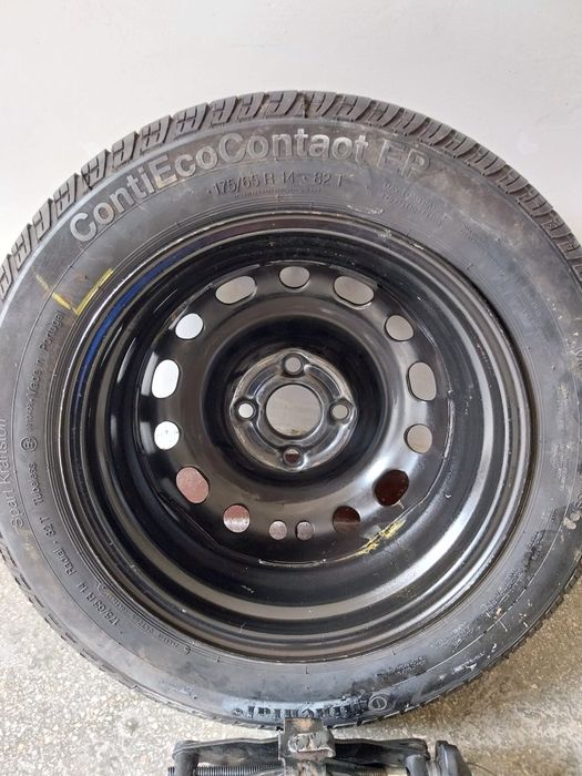 Roata de rezerva cu cric în stare buna cu cric și anvelopa Continental