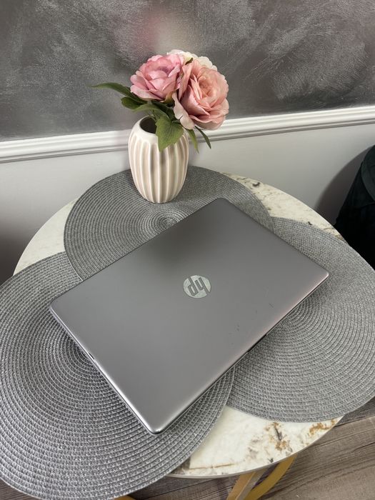 Laptop Hp G6 15.6” i5 8th, 16Gb Ram DDR 4, 256 SSD, 2Gb AMD Radeon.