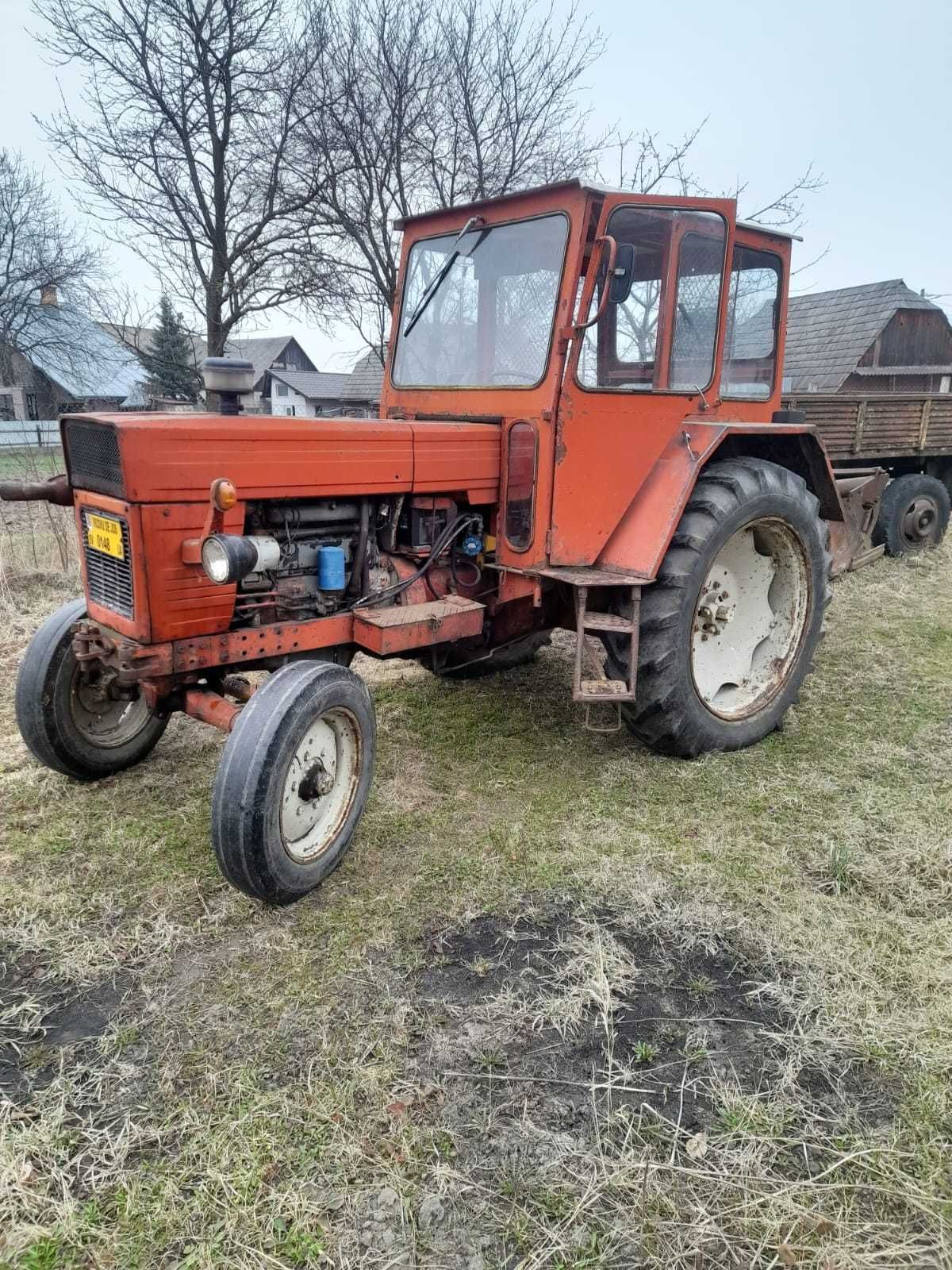 Vând tractor U650 cu remorca și plug in stare buna de funcționare