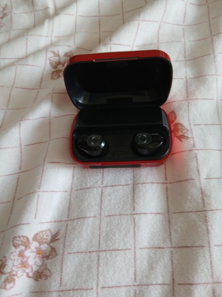 Vând caști wireless M23 TWS Bluetooth 5.1 display led
