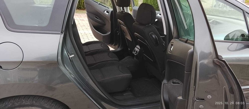 Vand Peugeot 308 ,an 2009 motor benzina 1.6 ,120 cp .sau schimb.