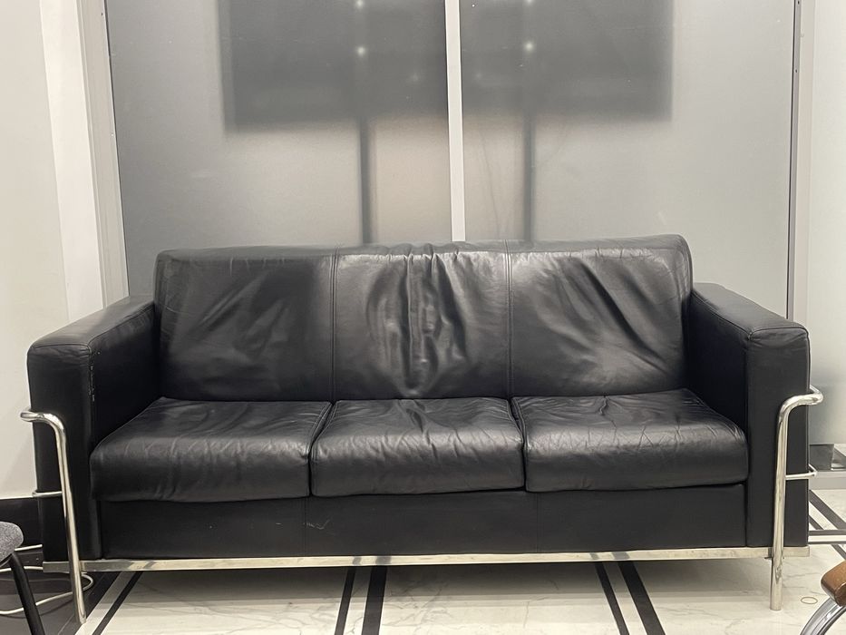 Продам диван в офис