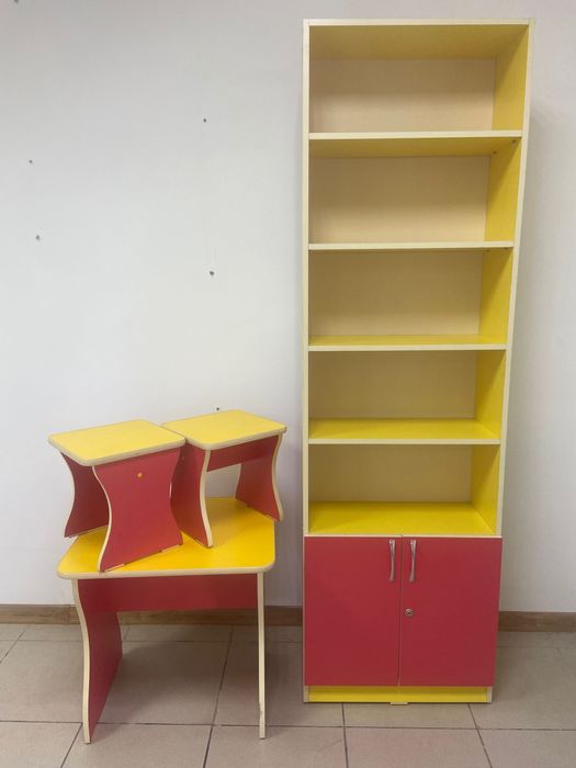 Продам детский уголок (шкаф, стол, два стула)