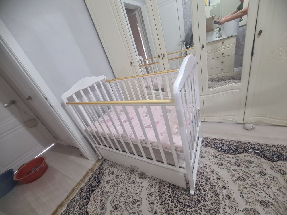 Продам детскую кровать с матрасом
