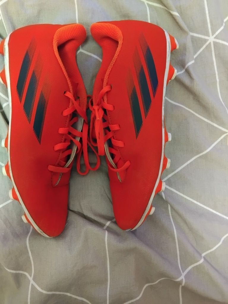Продавам бутонки на adidas.