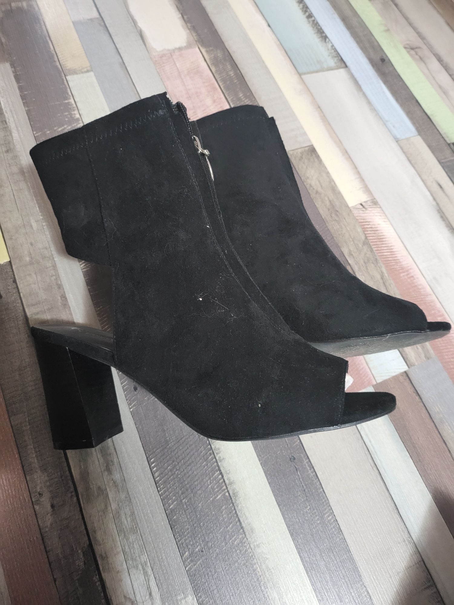 Botine decupate 40