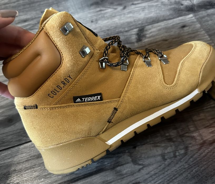 Hiking обувки Adidas Terrex Cold Ready