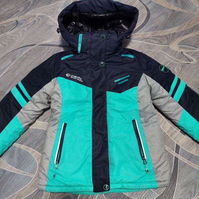 Пподам зимнюю куртку