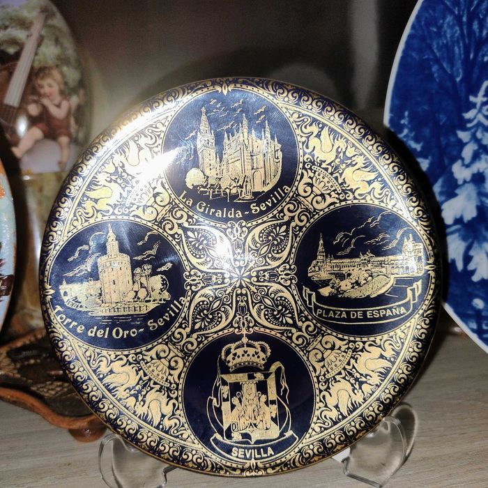 Чиния в оригинална опаковка