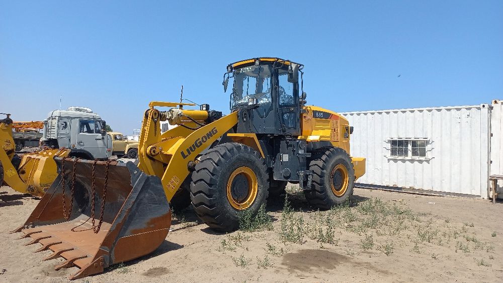 Продам фронтальный погрузчик. Состояние нового.