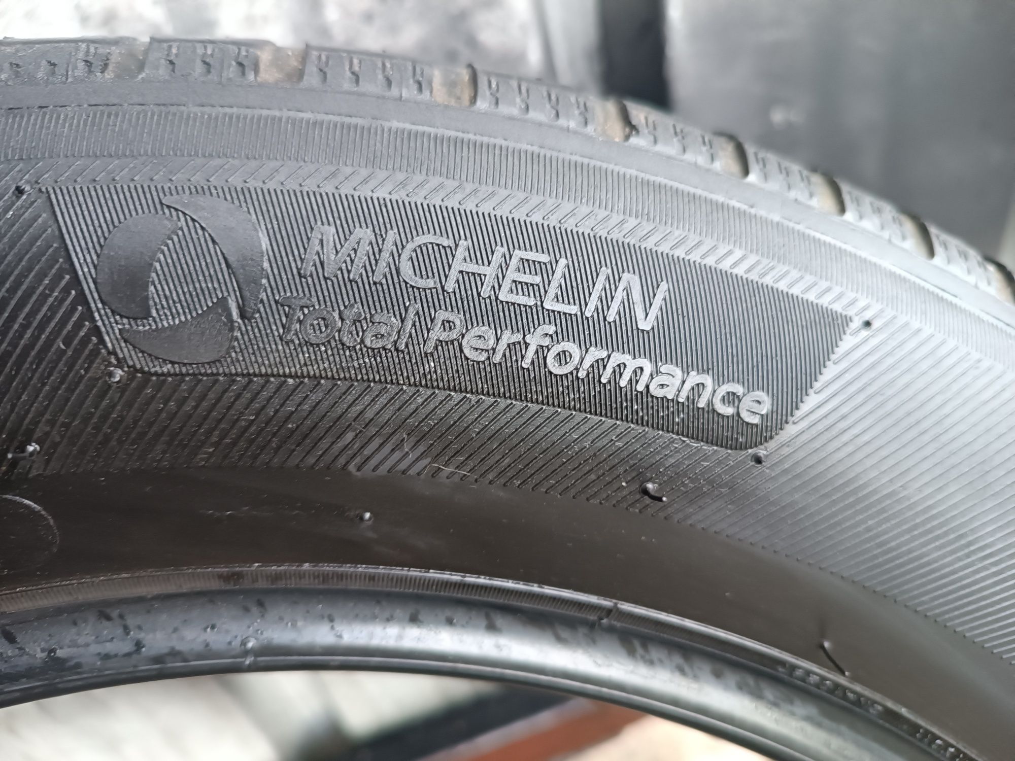 225/55/17 Michelin Дот 0521