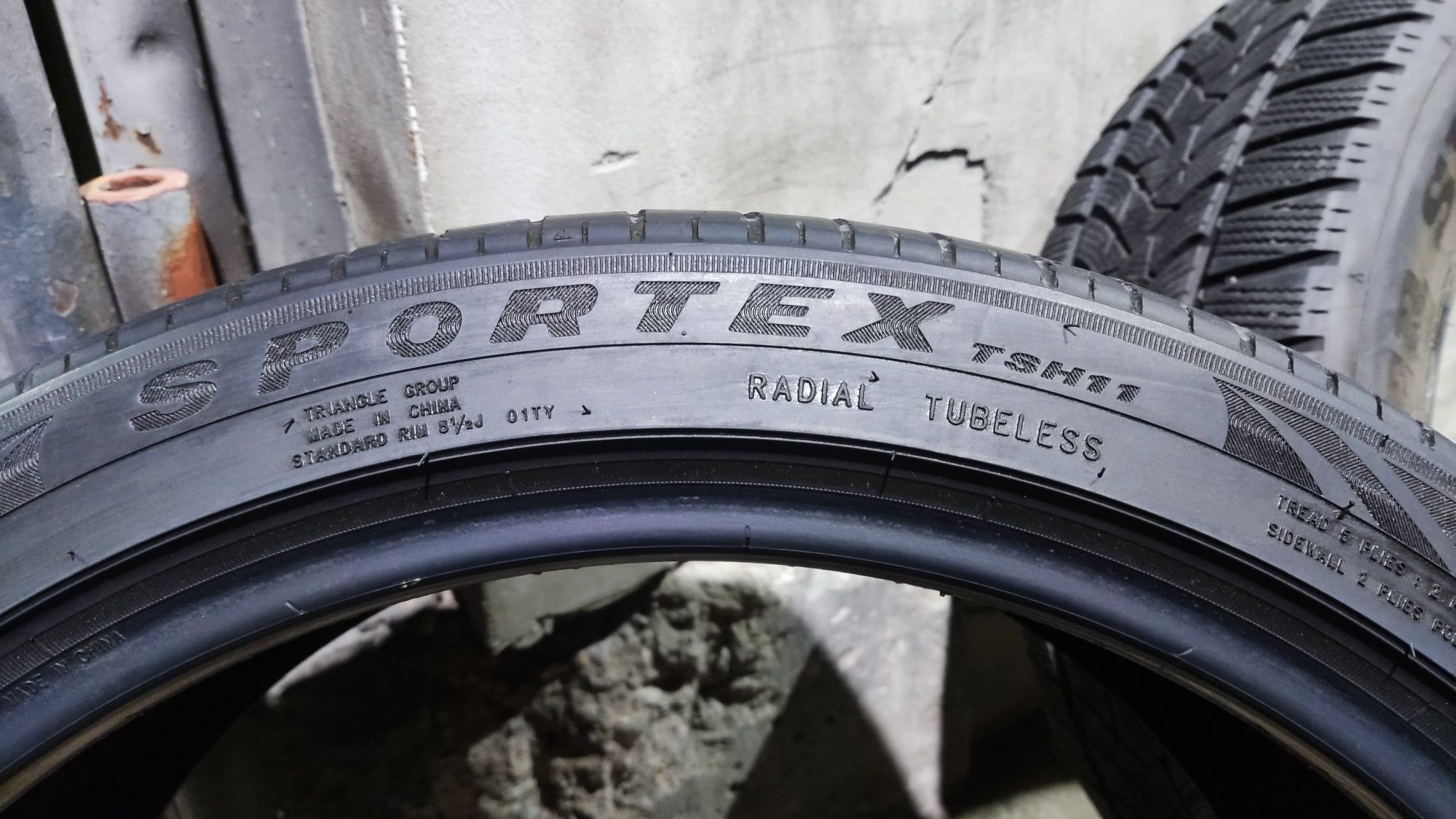 1бр. лятна гума 245/40/20 Triangle Sportex
6.7mm
Добро състояние на гу