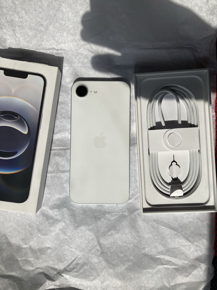 iPhone 16e 128GB Бял