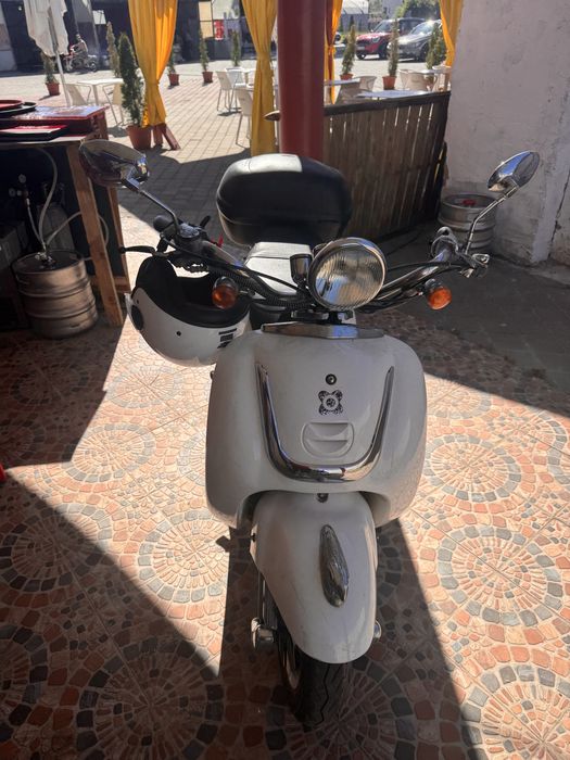 Vand scuter retro