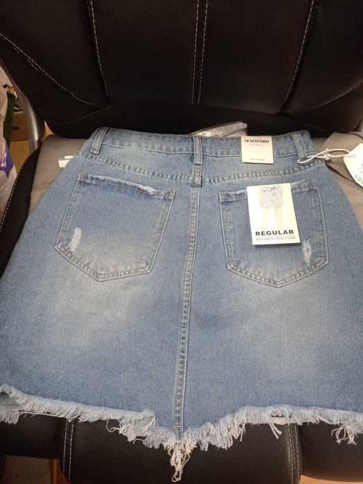 Vand 2 fuste blugii dama !